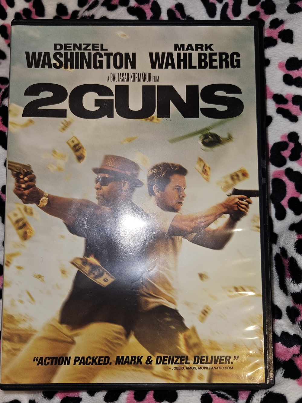 2 Guns DVD Movie - Denzel Washington & Mark Wahlberg - White/Beige Cover
